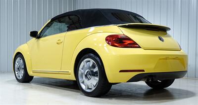 2013 Volkswagen Beetle Convertible 2.5L   - Photo 5 - Sylvania, OH 43560