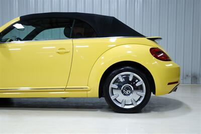 2013 Volkswagen Beetle Convertible 2.5L   - Photo 4 - Sylvania, OH 43560