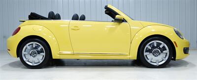 2013 Volkswagen Beetle Convertible 2.5L   - Photo 9 - Sylvania, OH 43560