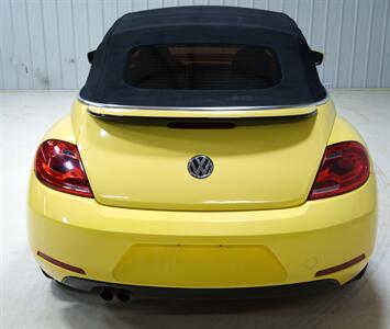 2013 Volkswagen Beetle Convertible 2.5L   - Photo 7 - Sylvania, OH 43560