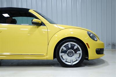 2013 Volkswagen Beetle Convertible 2.5L   - Photo 12 - Sylvania, OH 43560