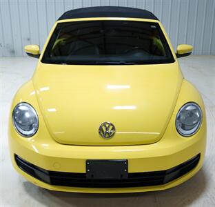 2013 Volkswagen Beetle Convertible 2.5L   - Photo 14 - Sylvania, OH 43560
