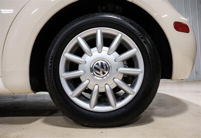2005 Volkswagen New Beetle Convertible GLS - Photo 8 - Sylvania, OH 43560