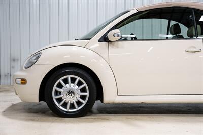 2005 Volkswagen New Beetle Convertible GLS - Photo 3 - Sylvania, OH 43560