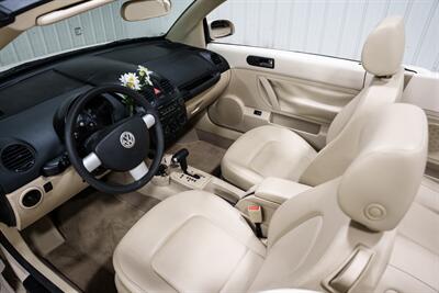 2005 Volkswagen New Beetle Convertible GLS - Photo 9 - Sylvania, OH 43560