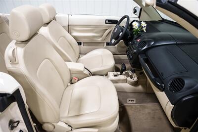 2005 Volkswagen New Beetle Convertible GLS - Photo 15 - Sylvania, OH 43560