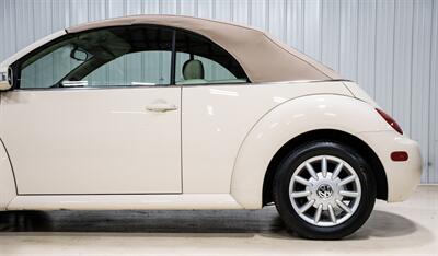 2005 Volkswagen New Beetle Convertible GLS - Photo 4 - Sylvania, OH 43560