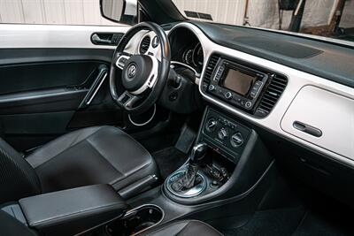 2013 Volkswagen Beetle Convertible 2.5L PZEV   - Photo 24 - Sylvania, OH 43560