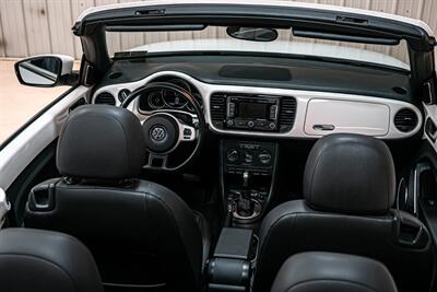 2013 Volkswagen Beetle Convertible 2.5L PZEV   - Photo 22 - Sylvania, OH 43560