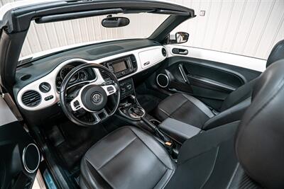 2013 Volkswagen Beetle Convertible 2.5L PZEV   - Photo 18 - Sylvania, OH 43560