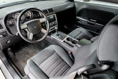 2010 Dodge Challenger SE   - Photo 8 - Sylvania, OH 43560
