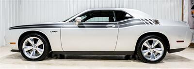 2010 Dodge Challenger SE   - Photo 2 - Sylvania, OH 43560