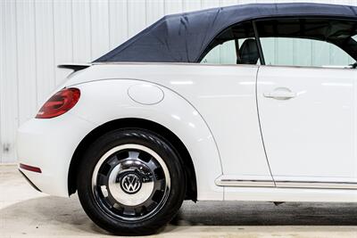 2016 Volkswagen Beetle Convertible 1.8T S PZEV Denim Edition - Photo 17 - Sylvania, OH 43560