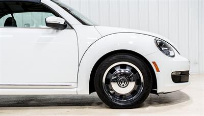 2016 Volkswagen Beetle Convertible 1.8T S PZEV Denim Edition - Photo 18 - Sylvania, OH 43560