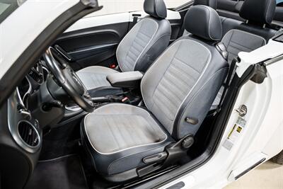 2016 Volkswagen Beetle Convertible 1.8T S PZEV Denim Edition - Photo 11 - Sylvania, OH 43560