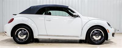 2016 Volkswagen Beetle Convertible 1.8T S PZEV Denim Edition - Photo 16 - Sylvania, OH 43560