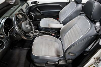 2016 Volkswagen Beetle Convertible 1.8T S PZEV Denim Edition - Photo 10 - Sylvania, OH 43560