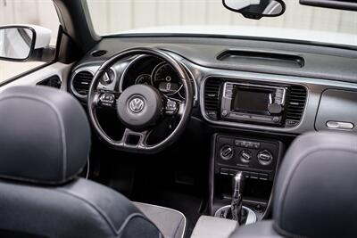 2016 Volkswagen Beetle Convertible 1.8T S PZEV Denim Edition - Photo 13 - Sylvania, OH 43560