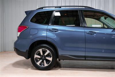 2017 Subaru Forester 2.5i Premium   - Photo 8 - Sylvania, OH 43560