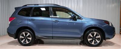 2017 Subaru Forester 2.5i Premium   - Photo 7 - Sylvania, OH 43560