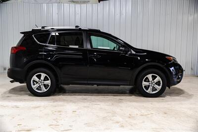 2015 Toyota RAV4 XLE   - Photo 2 - Sylvania, OH 43560