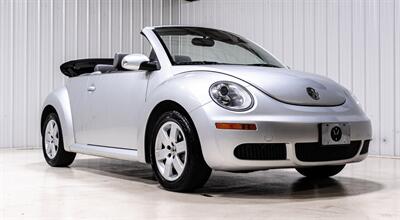 2007 Volkswagen New Beetle Convertible 2.5   - Photo 1 - Sylvania, OH 43560
