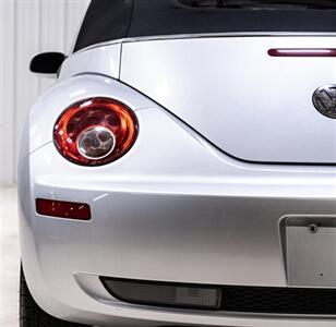 2007 Volkswagen New Beetle Convertible 2.5   - Photo 8 - Sylvania, OH 43560