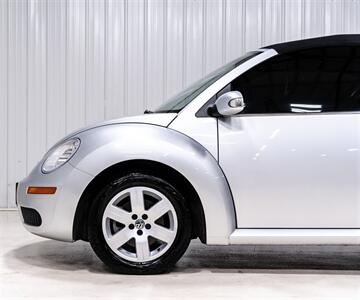 2007 Volkswagen New Beetle Convertible 2.5   - Photo 4 - Sylvania, OH 43560