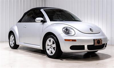 2007 Volkswagen New Beetle Convertible 2.5   - Photo 2 - Sylvania, OH 43560
