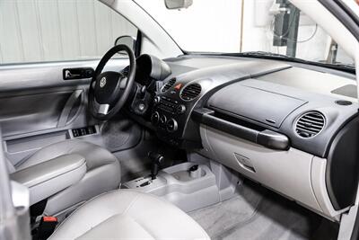 2007 Volkswagen New Beetle Convertible 2.5   - Photo 22 - Sylvania, OH 43560