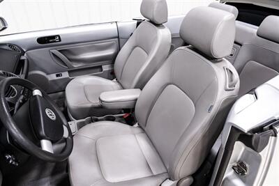 2007 Volkswagen New Beetle Convertible 2.5   - Photo 16 - Sylvania, OH 43560
