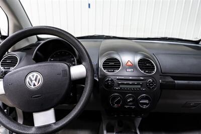 2007 Volkswagen New Beetle Convertible 2.5   - Photo 18 - Sylvania, OH 43560