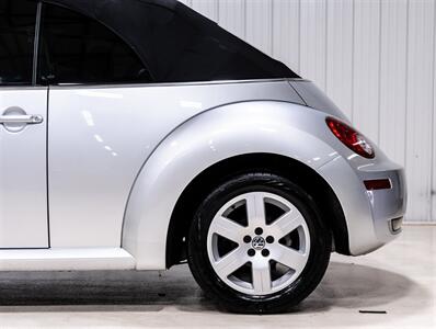 2007 Volkswagen New Beetle Convertible 2.5   - Photo 5 - Sylvania, OH 43560