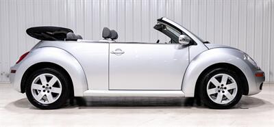 2007 Volkswagen New Beetle Convertible 2.5   - Photo 9 - Sylvania, OH 43560