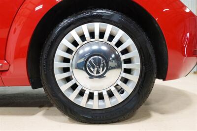 2013 Volkswagen Beetle Convertible 2.5L   - Photo 7 - Sylvania, OH 43560