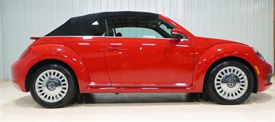 2013 Volkswagen Beetle Convertible 2.5L   - Photo 9 - Sylvania, OH 43560