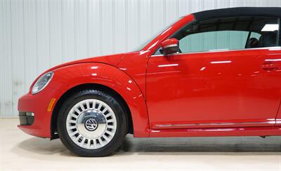 2013 Volkswagen Beetle Convertible 2.5L   - Photo 3 - Sylvania, OH 43560
