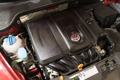 2013 Volkswagen Beetle Convertible 2.5L   - Photo 28 - Sylvania, OH 43560