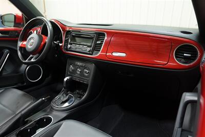 2013 Volkswagen Beetle Convertible 2.5L   - Photo 17 - Sylvania, OH 43560