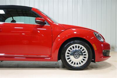 2013 Volkswagen Beetle Convertible 2.5L   - Photo 11 - Sylvania, OH 43560