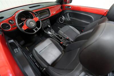 2013 Volkswagen Beetle Convertible 2.5L   - Photo 15 - Sylvania, OH 43560