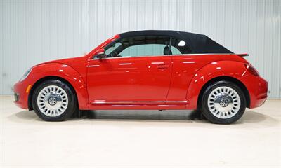2013 Volkswagen Beetle Convertible 2.5L   - Photo 2 - Sylvania, OH 43560