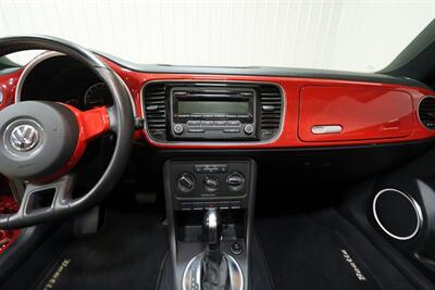 2013 Volkswagen Beetle Convertible 2.5L   - Photo 21 - Sylvania, OH 43560