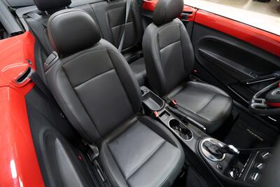 2013 Volkswagen Beetle Convertible 2.5L   - Photo 18 - Sylvania, OH 43560