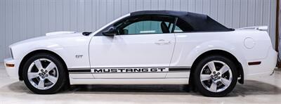 2007 Ford Mustang GT Deluxe   - Photo 2 - Sylvania, OH 43560