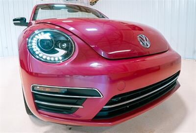 2017 Volkswagen Beetle Convertible 1.8T S  Pink Edition - Photo 10 - Sylvania, OH 43560