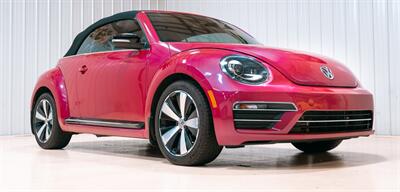 2017 Volkswagen Beetle Convertible 1.8T S  Pink Edition - Photo 16 - Sylvania, OH 43560