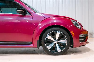 2017 Volkswagen Beetle Convertible 1.8T S  Pink Edition - Photo 15 - Sylvania, OH 43560