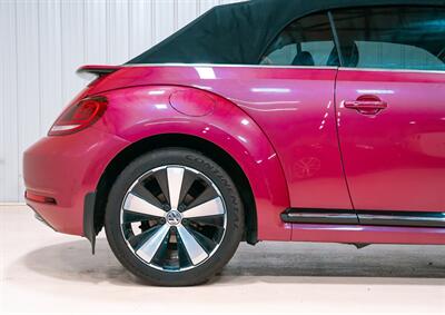 2017 Volkswagen Beetle Convertible 1.8T S  Pink Edition - Photo 14 - Sylvania, OH 43560