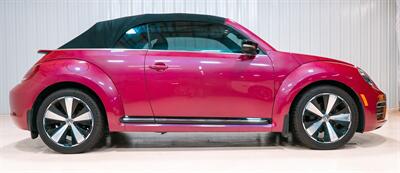 2017 Volkswagen Beetle Convertible 1.8T S  Pink Edition - Photo 13 - Sylvania, OH 43560